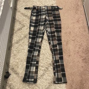 Size S never worn Forever 21 plaid leggings. No damage or stains.